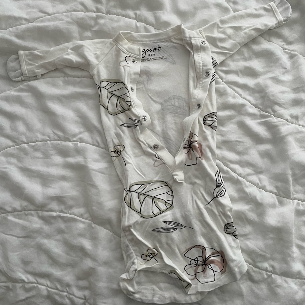 Goumi nightgown abstract leaves